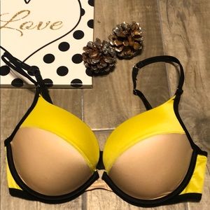 Victoria Secret 32D very sexy/ push- up bra